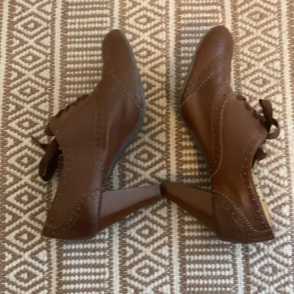 Oxford Style Heels - Picture 6 of 6